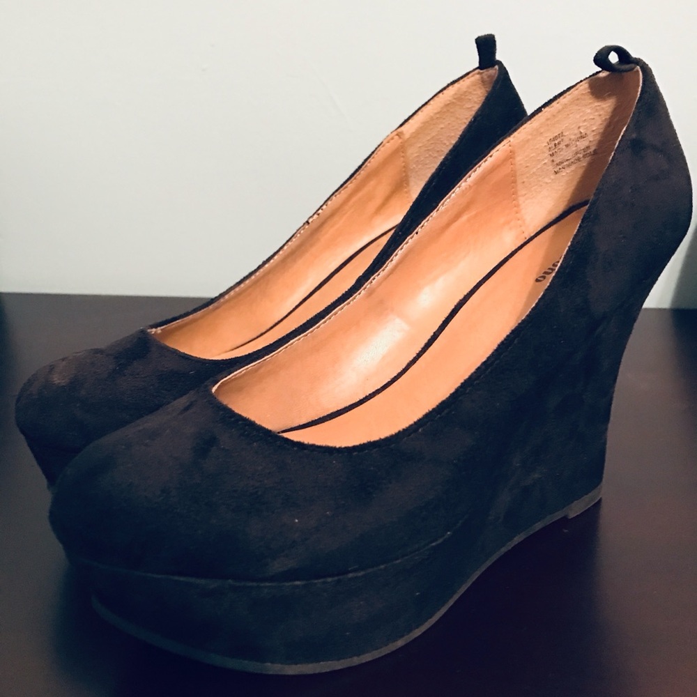 Black wedge heels